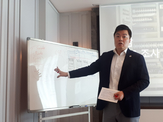 장혜덕 에퀴닉스 한국 대표가 18일 서울 소공동 롯데호텔에서 개최한 미디어 브리핑에서 발표를 하고 있다.  안경애기자